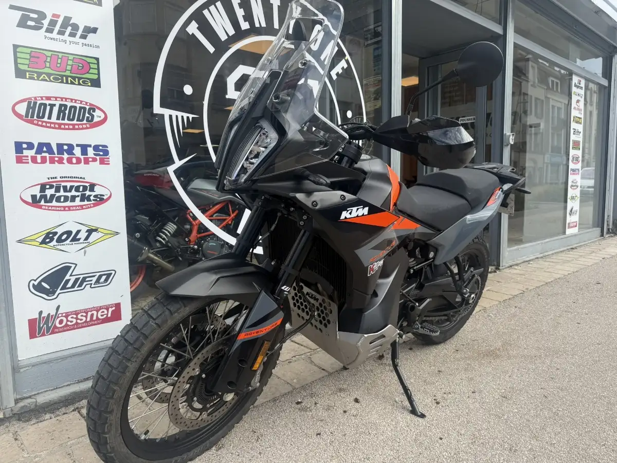 890 Adventure