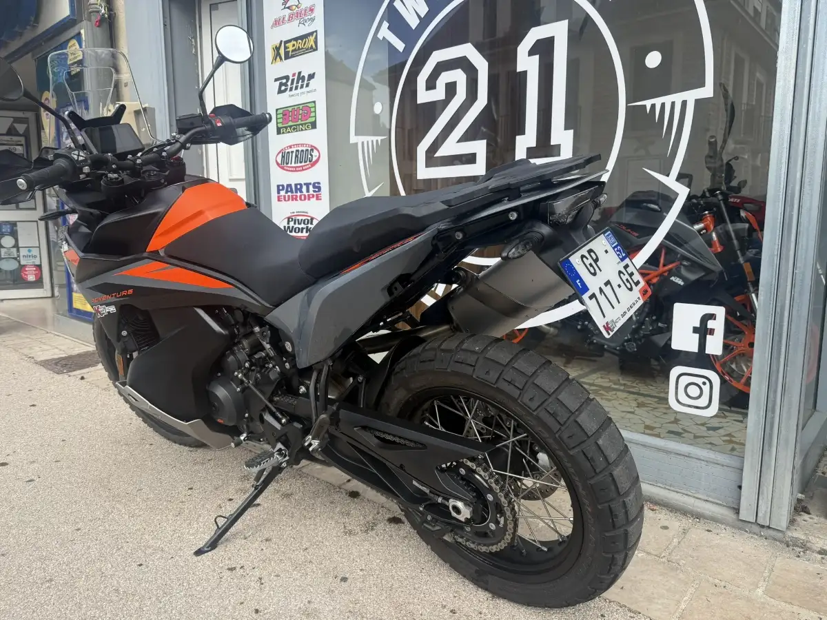 890 Adventure